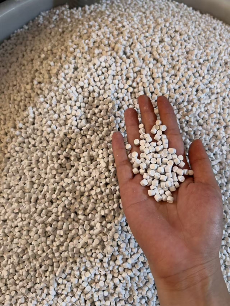 virgin-vs-recycled-pom-plastic-curtain-runner-material Virgin POM plastic pellets (right) compared to recycled POM material (left) used in curtain runner production - virgin material ensures superior wear resistance and smooth lubrication